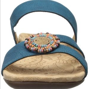 Acorn Samoset Thong Women Sandals “Brand New”